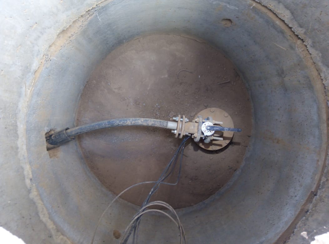 Скважина на воду в красноярске. Водопроводный колодец кв1. Водопровод из скважины. Колодец зимний водопровод. Технологическое отверстие в водопроводном колодце.