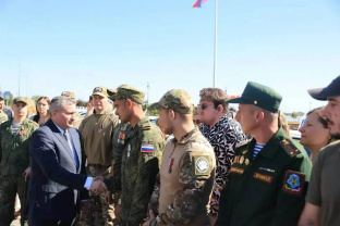 Губернатор Андрей Бочаров передал автомобили ветеранам боевых действий 